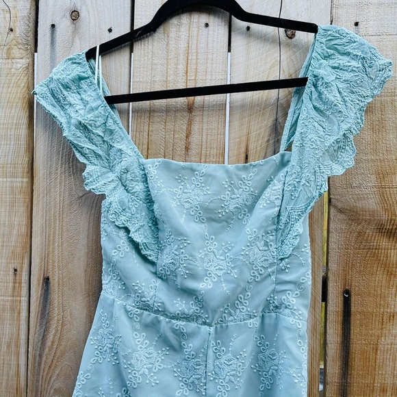 LUSH SCALLOP EYELET LACE ROMPER - Picture 3 of 10